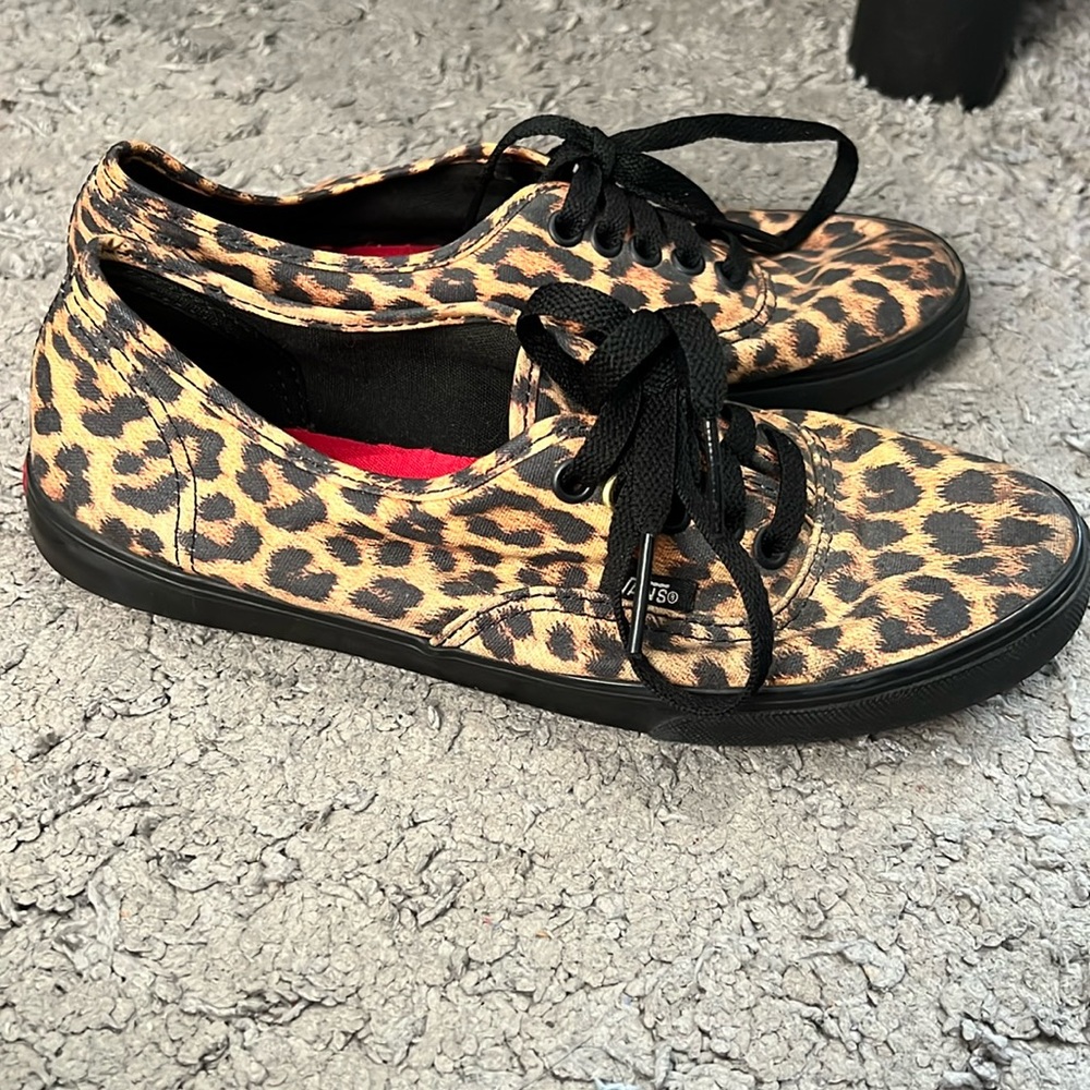 Women's Van's Lo Pro Animal Print Sneakers Lace-up